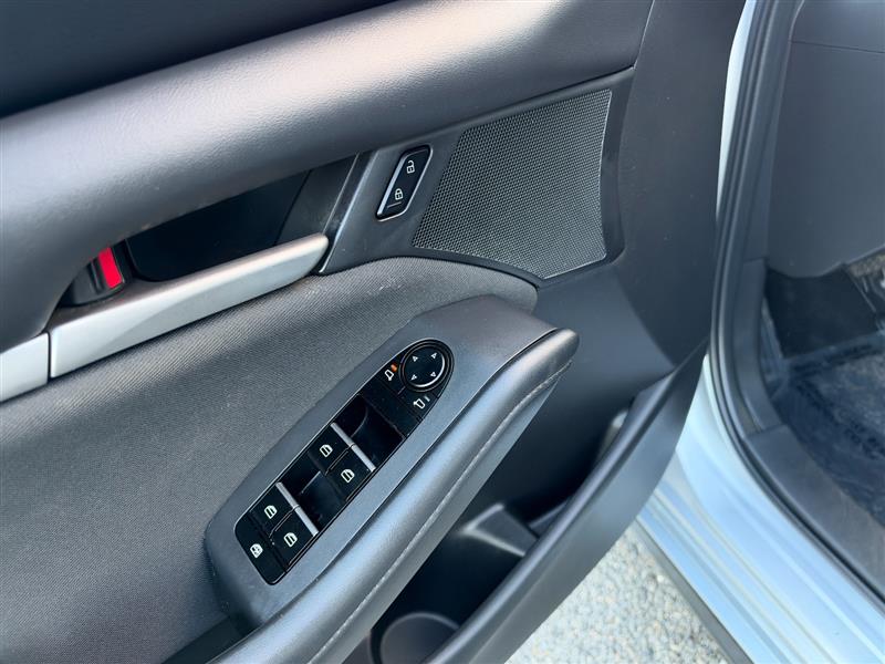 Vehicle photo 21
