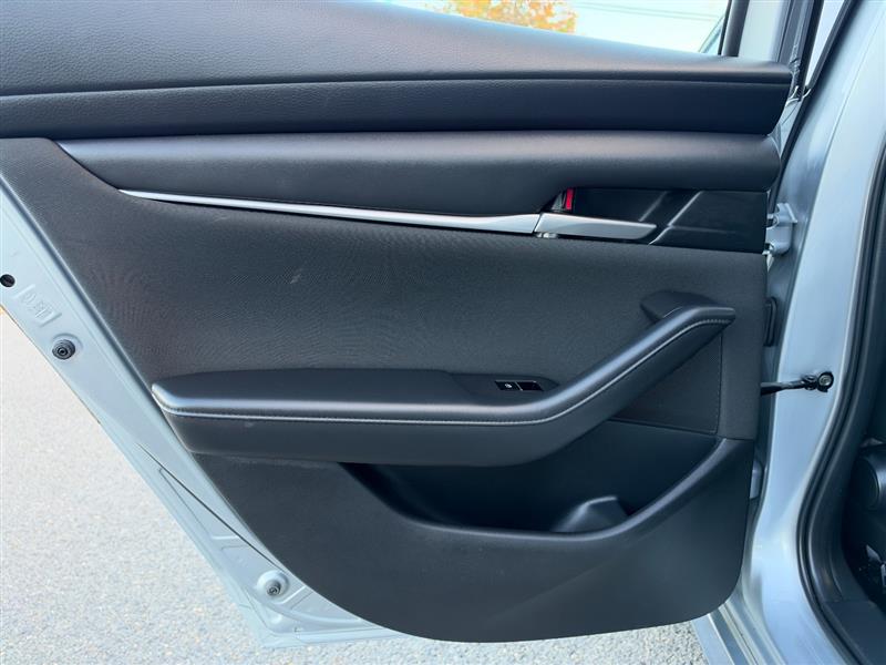 Vehicle photo 24