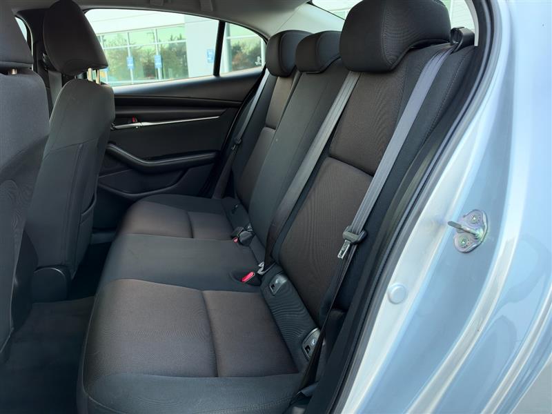 Vehicle photo 25