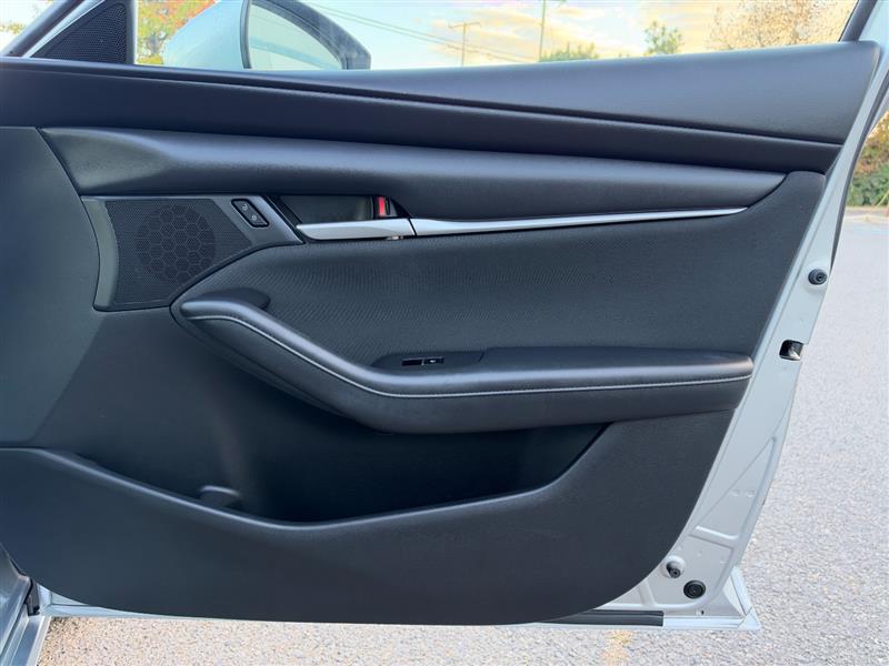 Vehicle photo 28