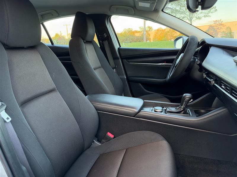 Vehicle photo 29