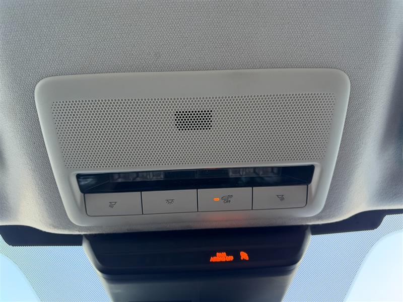 Vehicle photo 38