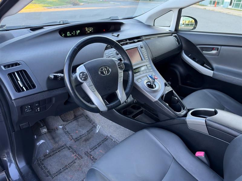 Vehicle photo 23