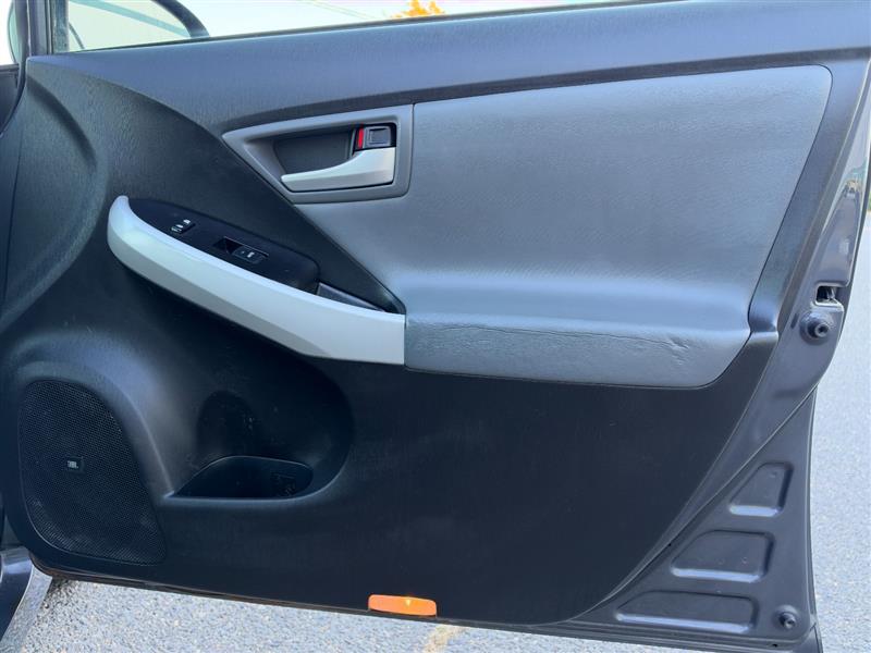 Vehicle photo 28
