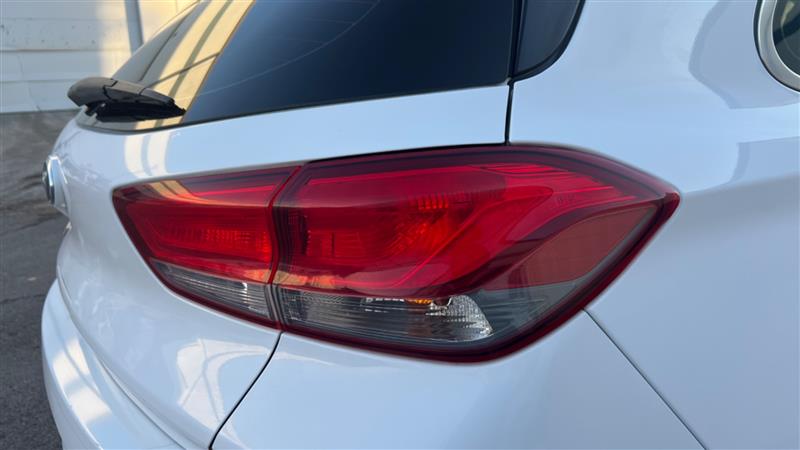 2018 Hyundai Elantra GT GT - Photo 17