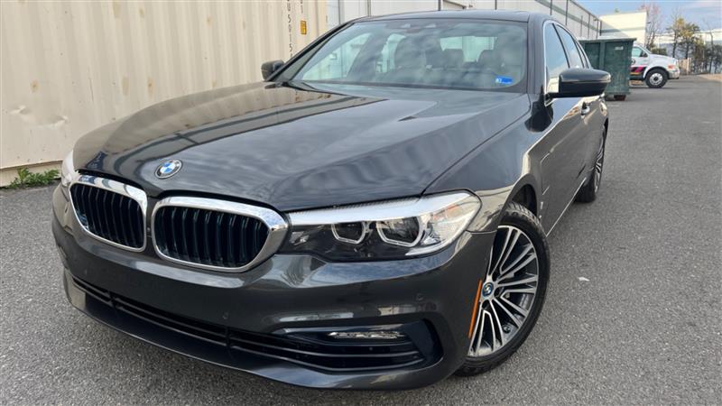 2018 BMW 5 Series 530e iPerformance Sedan's photo