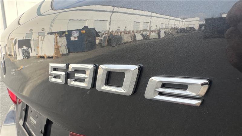 2018 BMW 5 Series 530e - Photo 12