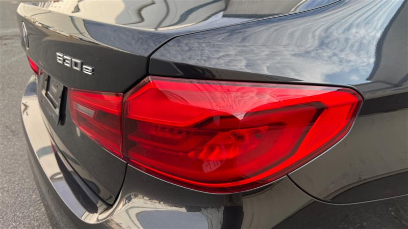 2018 BMW 5 Series 530e - Photo 17