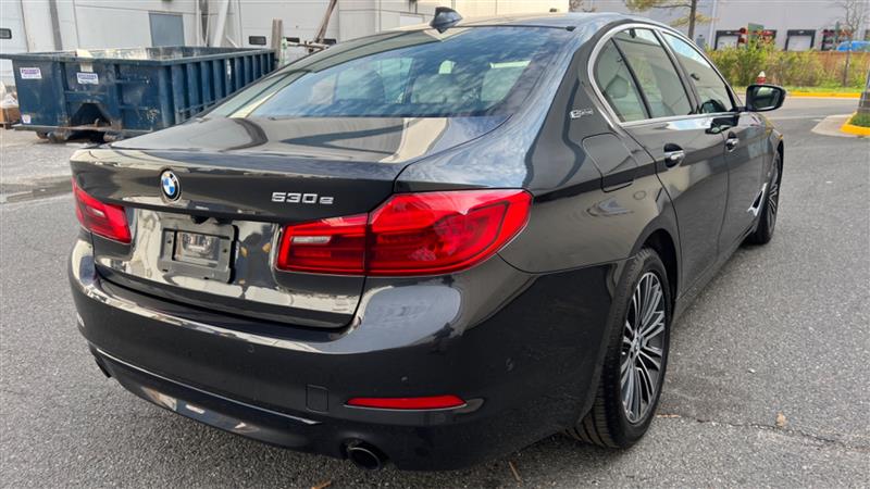 2018 BMW 5 Series 530e - Photo 18