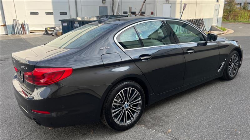 2018 BMW 5 Series 530e - Photo 19