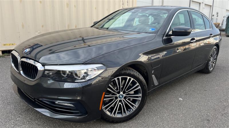 2018 BMW 5 Series 530e - Photo 2
