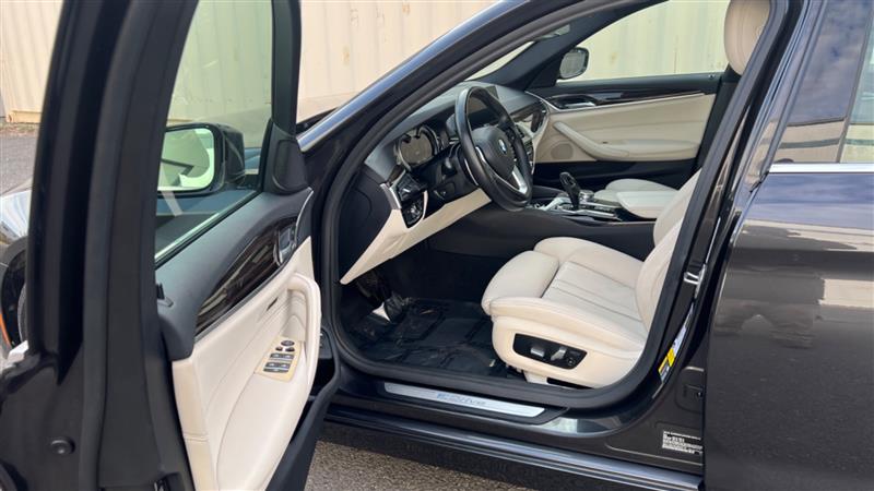 2018 BMW 5 Series 530e - Photo 34
