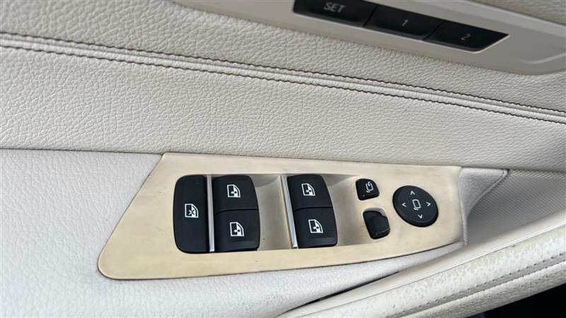 2018 BMW 5 Series 530e - Photo 36