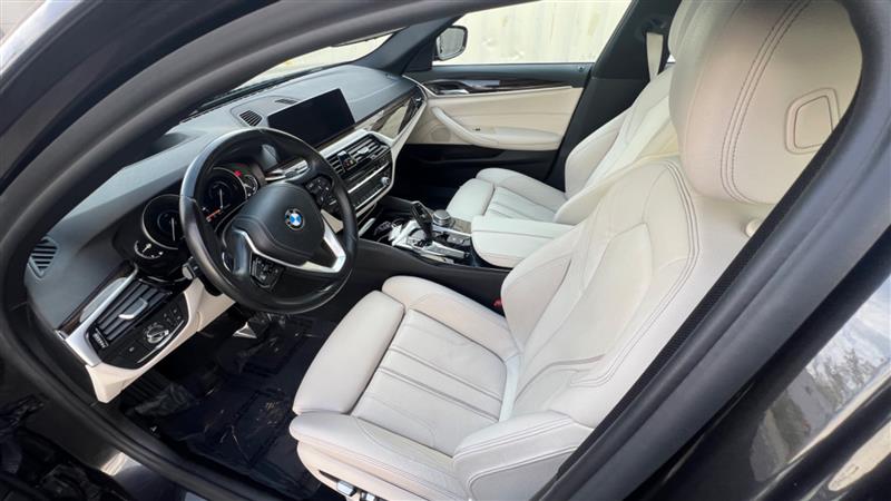 2018 BMW 5 Series 530e - Photo 37