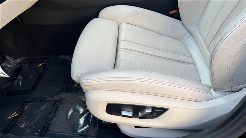 2018 BMW 5 Series 530e - Photo 38