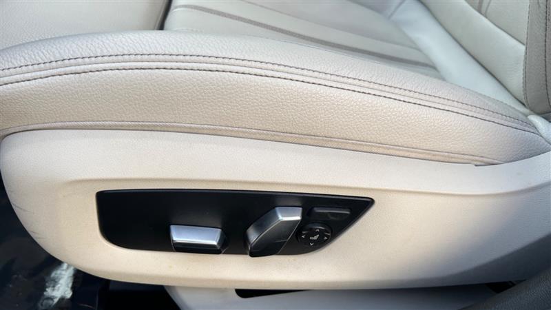 2018 BMW 5 Series 530e - Photo 39
