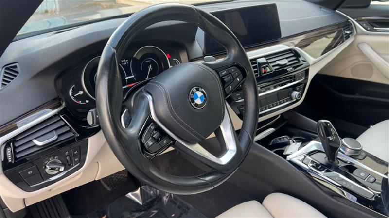 2018 BMW 5 Series 530e - Photo 40