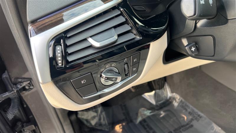 2018 BMW 5 Series 530e - Photo 41