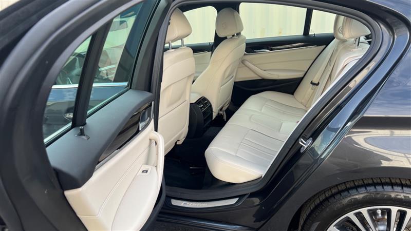 2018 BMW 5 Series 530e - Photo 43