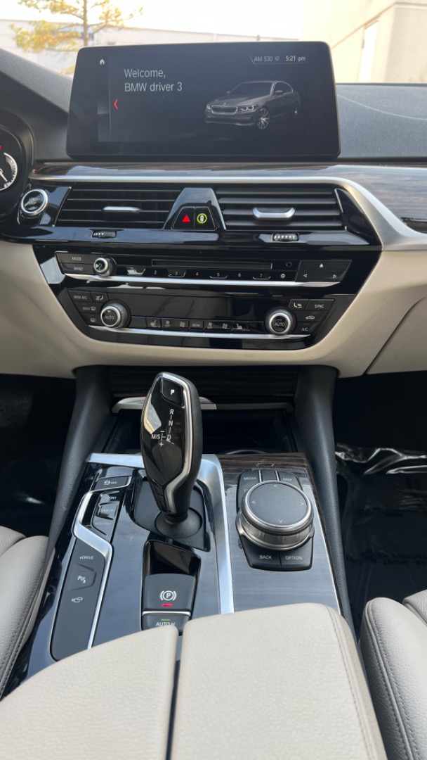 2018 BMW 5 Series 530e - Photo 57