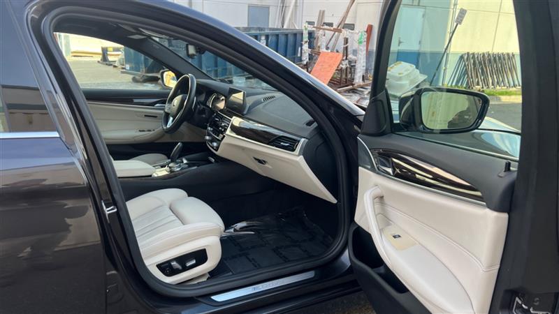 2018 BMW 5 Series 530e - Photo 59