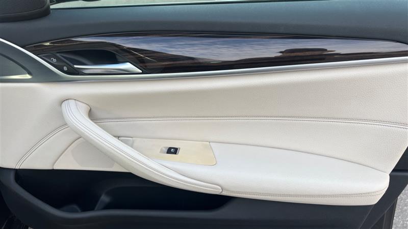 2018 BMW 5 Series 530e - Photo 60