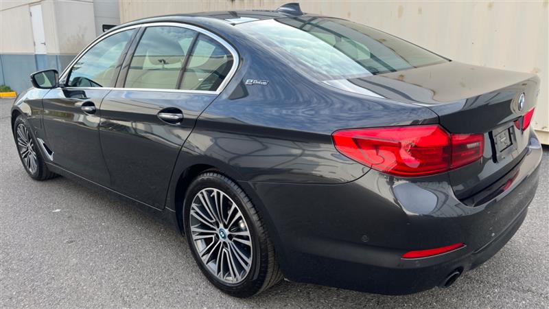 2018 BMW 5 Series 530e - Photo 9