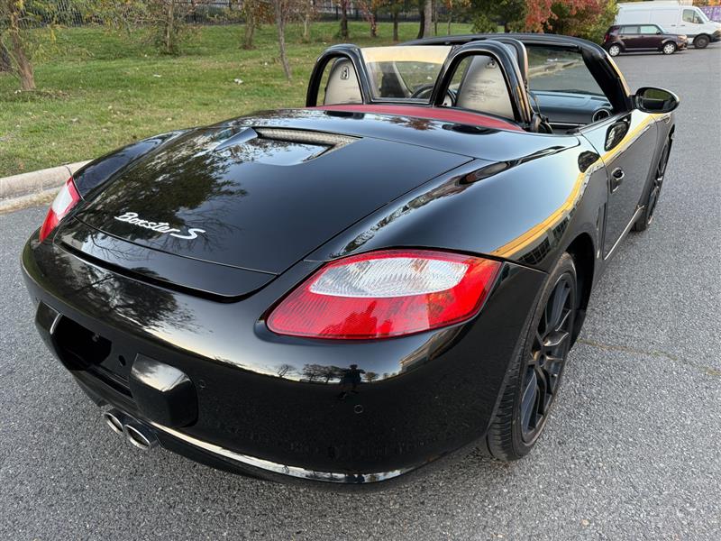 Vehicle photo 10