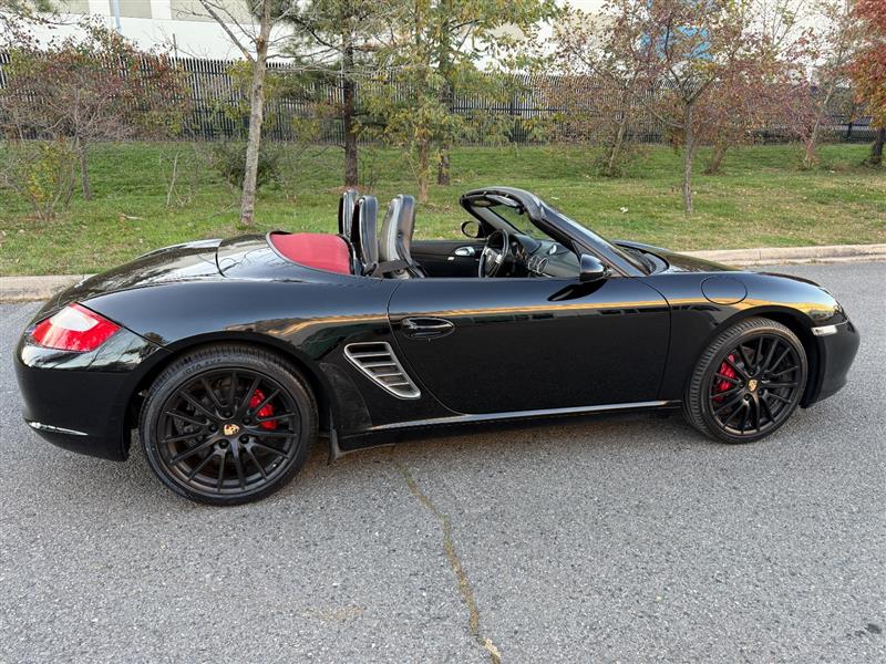 Vehicle photo 14