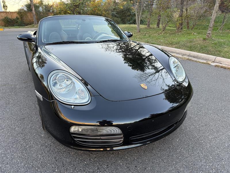 Vehicle photo 17