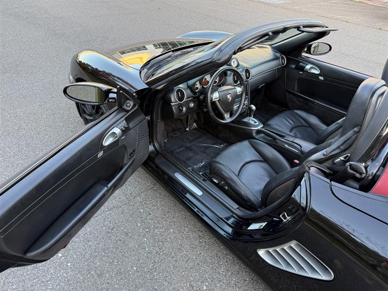 Vehicle photo 19