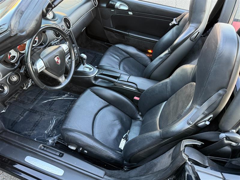 Vehicle photo 21
