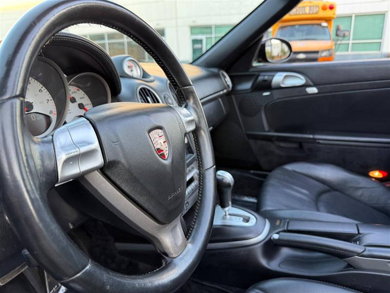 Vehicle photo 24