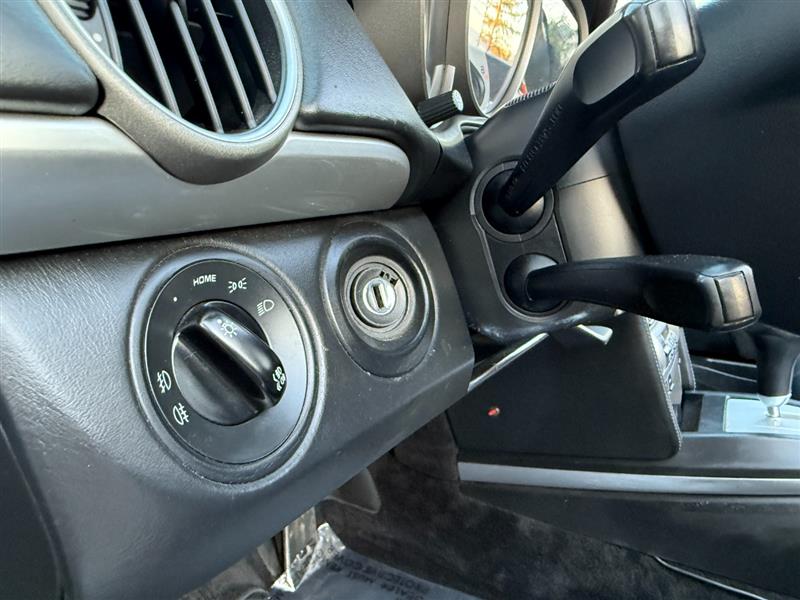 Vehicle photo 25