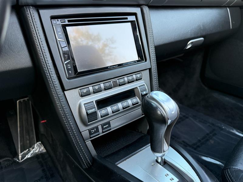 Vehicle photo 26