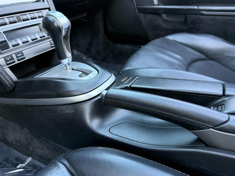Vehicle photo 27