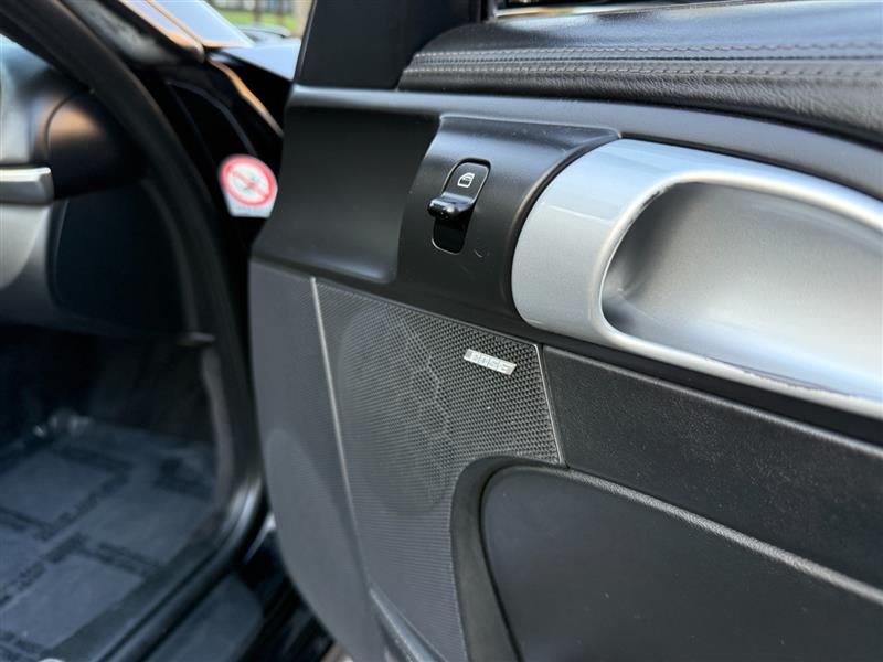 Vehicle photo 32