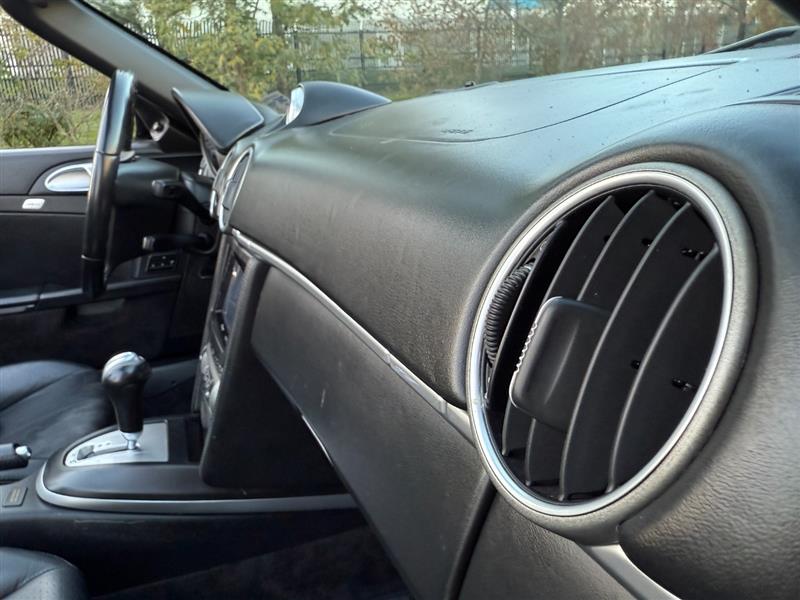 Vehicle photo 33