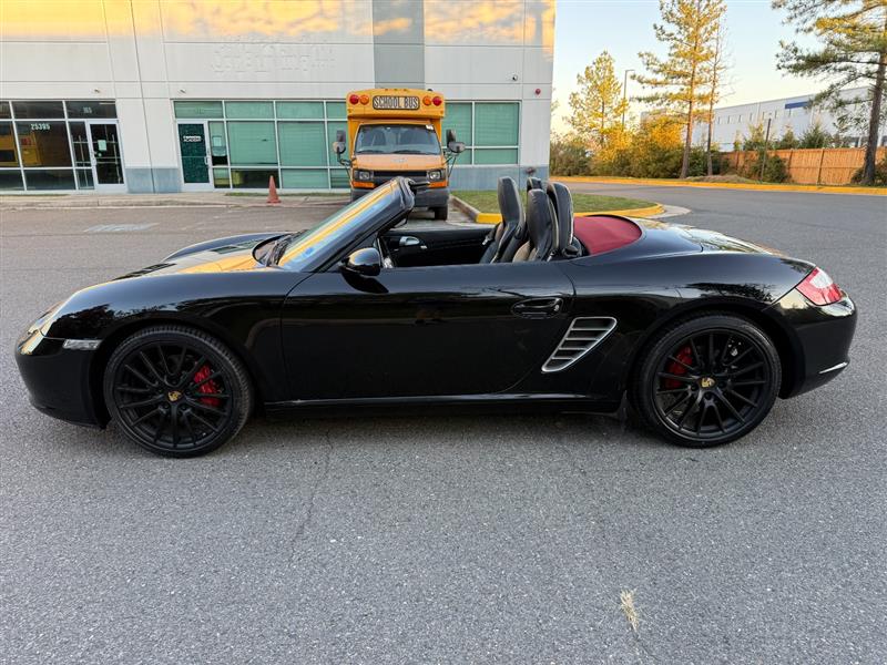 Vehicle photo 6