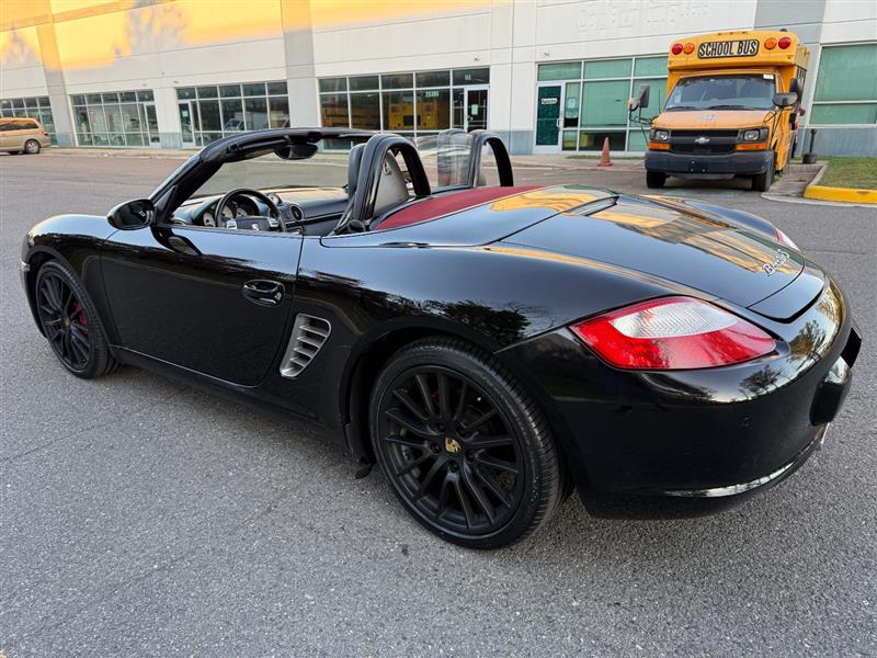 Vehicle photo 7