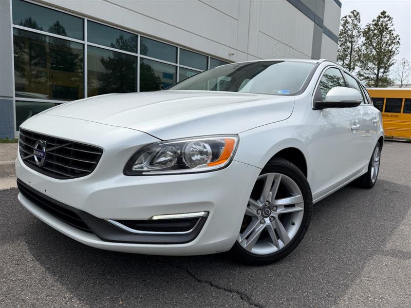 2015 Volvo V60 T5 Drive-E FWD Premier's photo