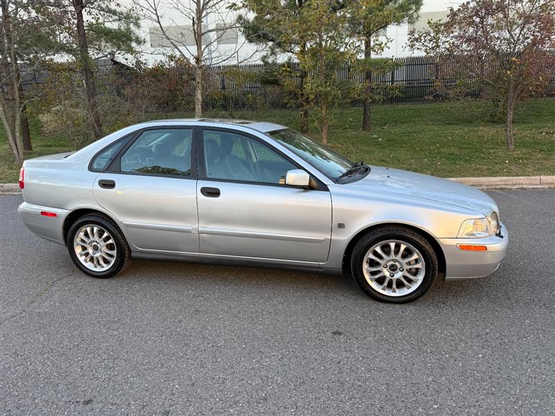 Vehicle photo 12
