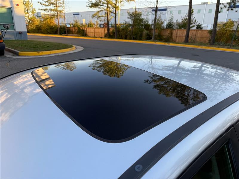 Vehicle photo 15