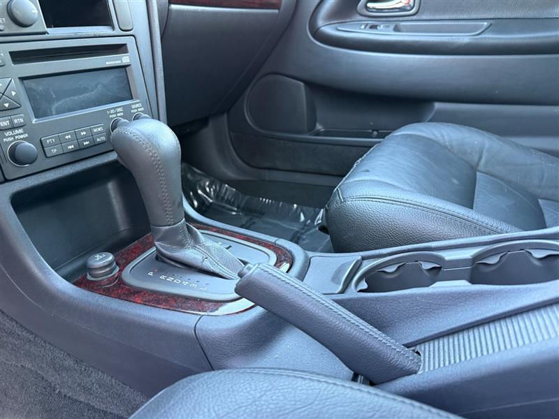 Vehicle photo 23