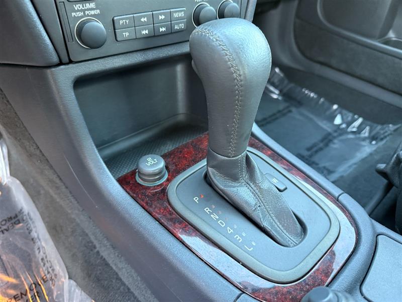 Vehicle photo 25