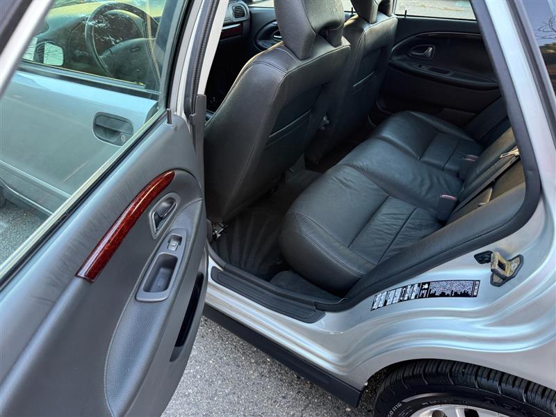 Vehicle photo 27