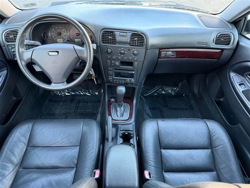Vehicle photo 29