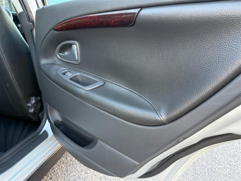 Vehicle photo 33