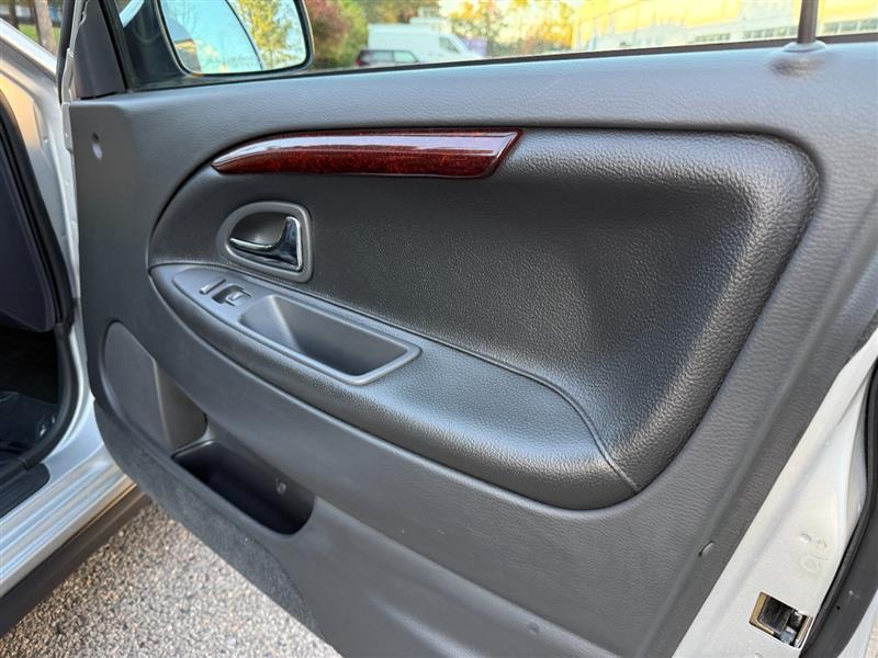 Vehicle photo 36
