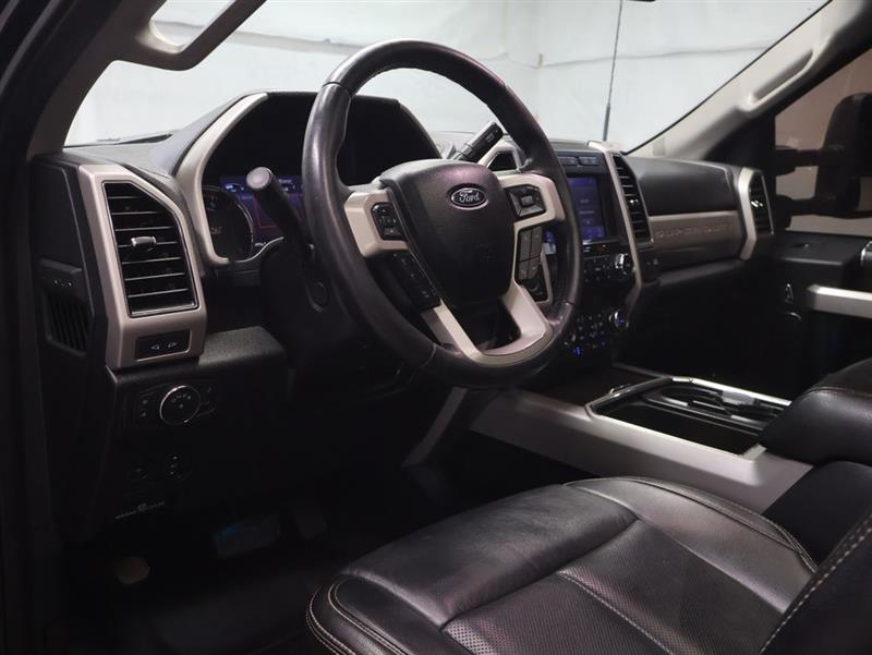 2021 FORD SUPER DUTY F-250 SRW LARIAT CREW CAB 4WD w/NAVIGATION SYSTEM & MOONROOF